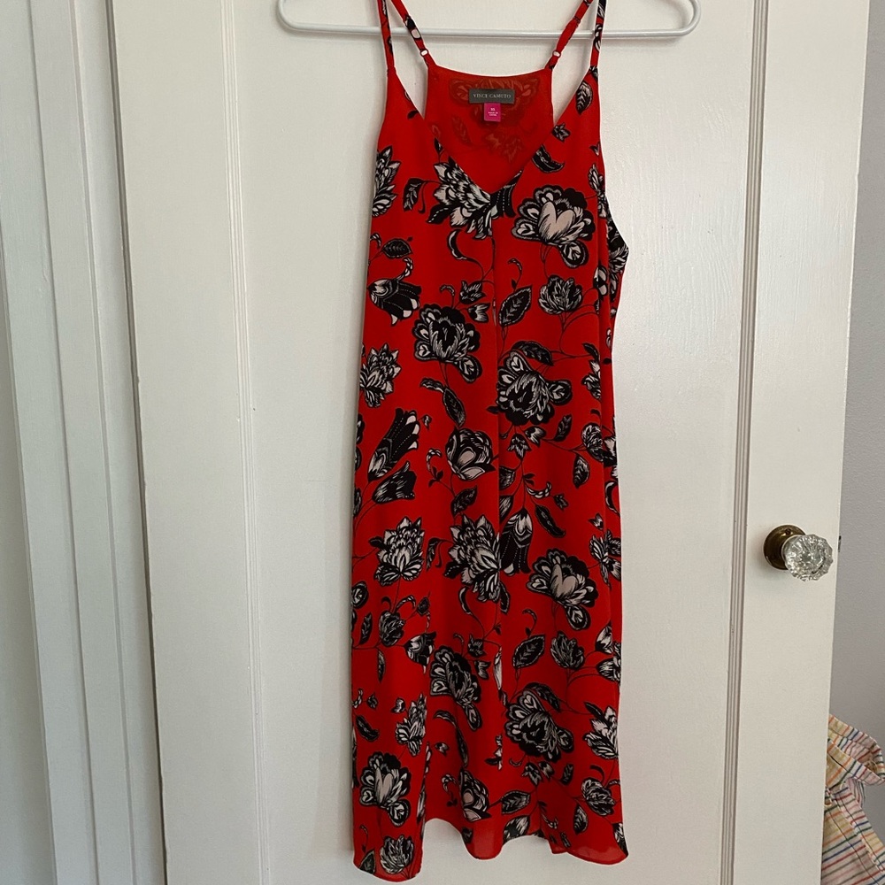 XS Vince Camuto Red and Black Floral Dress